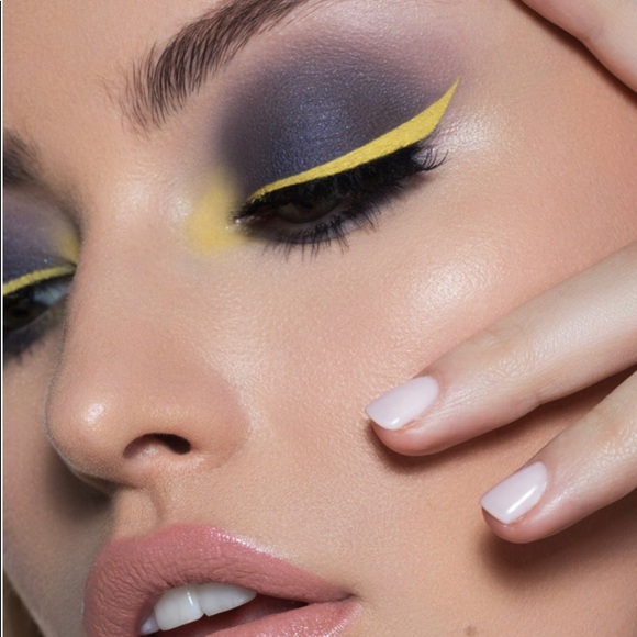 Kylie “Eye of the Storm” Eyeshadow Palette BNIB 💃 - Picture 3 of 3